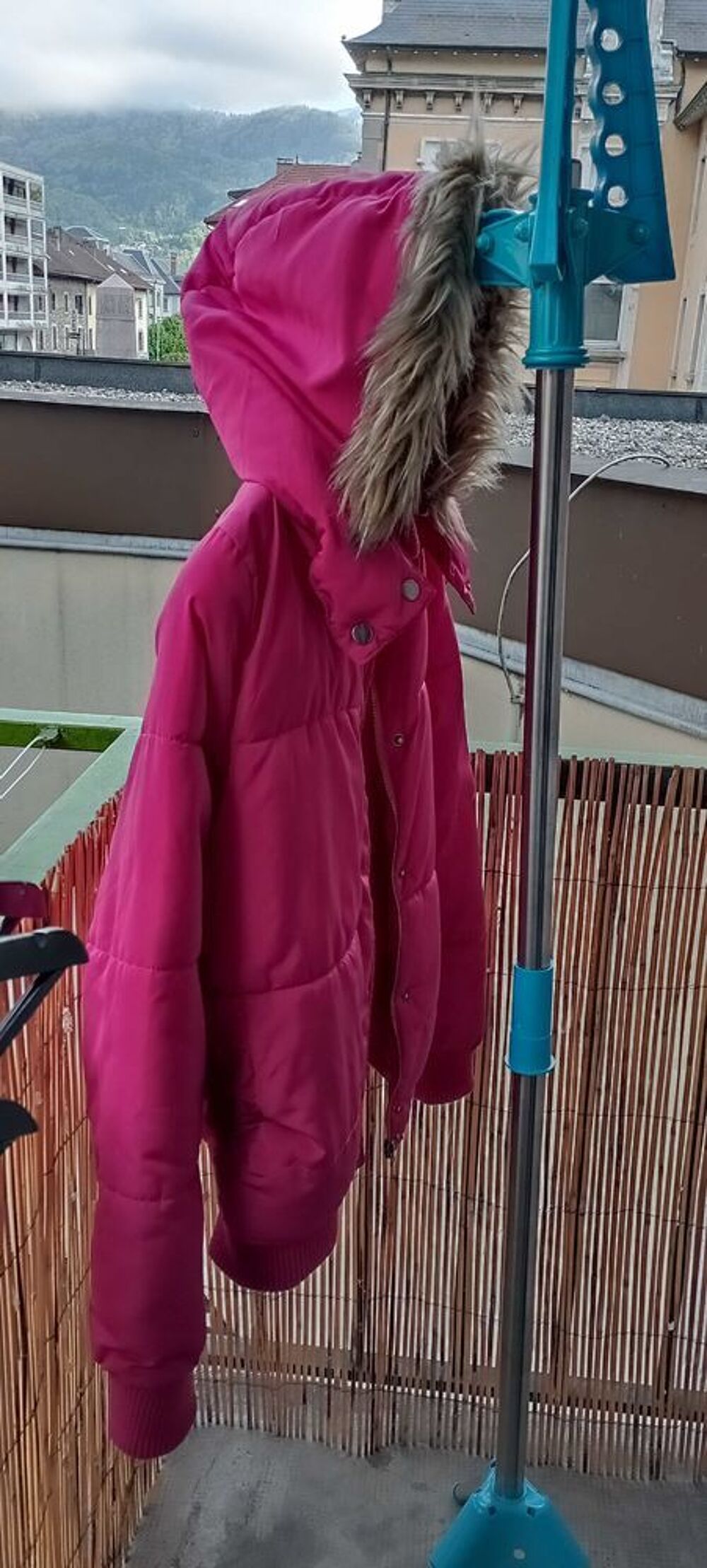 Doudoune fushia doubl&eacute;e avec capuche amovible Vêtements