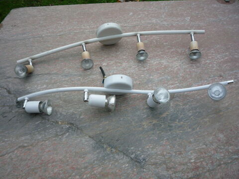 Lustre/plafonnierbarre articulée spot
70cm /77cm
15€ pièce 15 Castres (81)