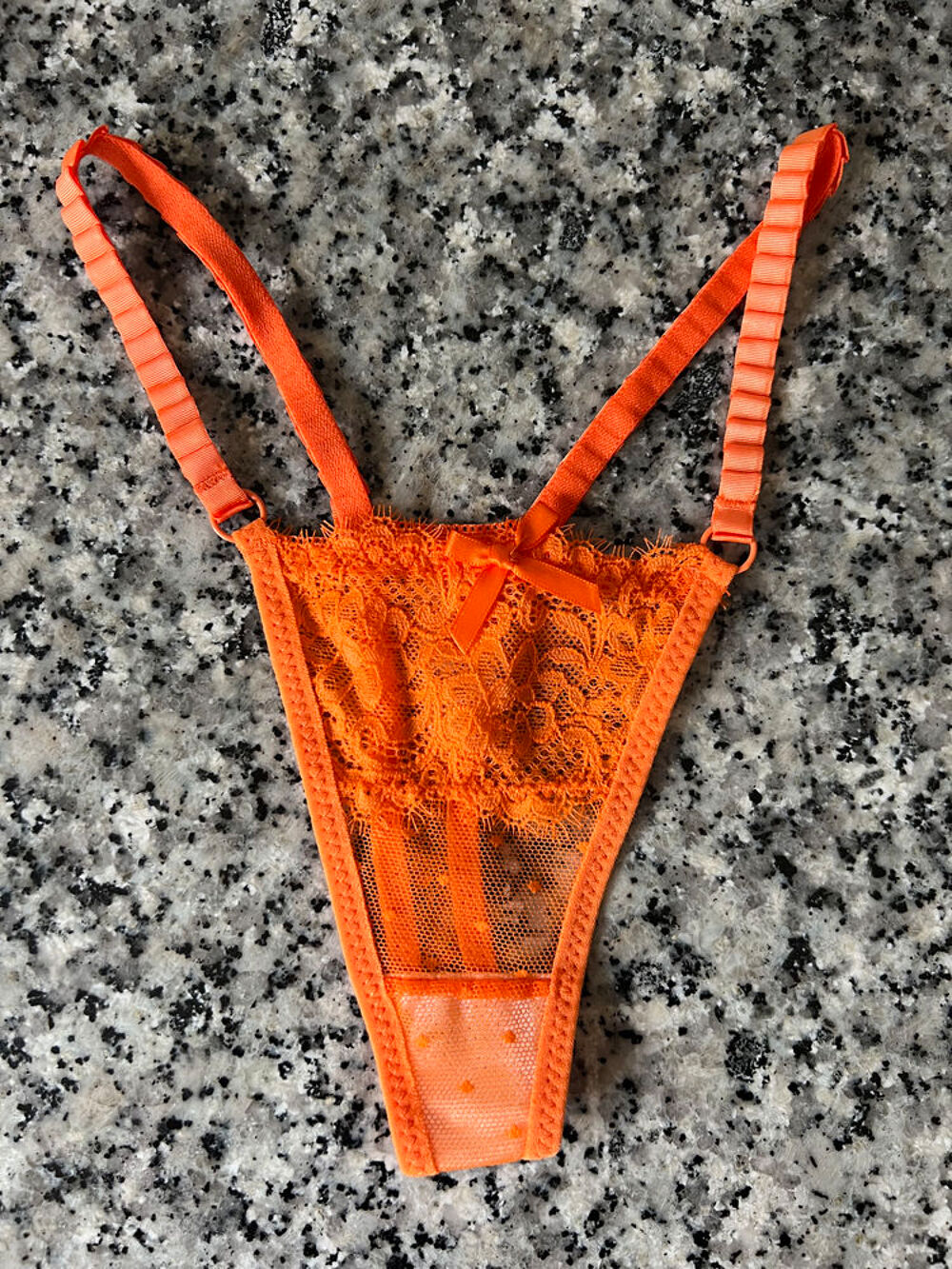 String Femme Dentelle Orange. Neuf Jamais Port&eacute;. Tendance Vêtements