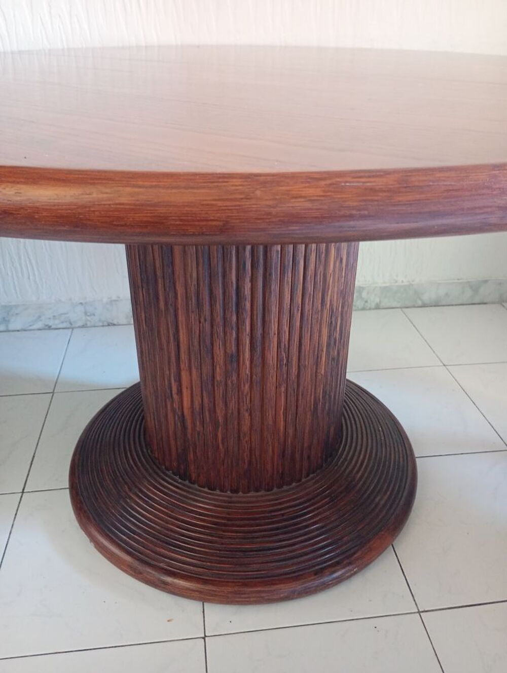 Table ronde en bois pied central Meubles