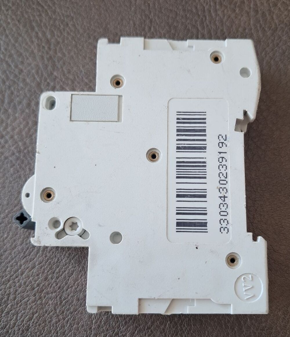 Disjoncteur merlin gerin multi 9 C60N B 32 Bricolage