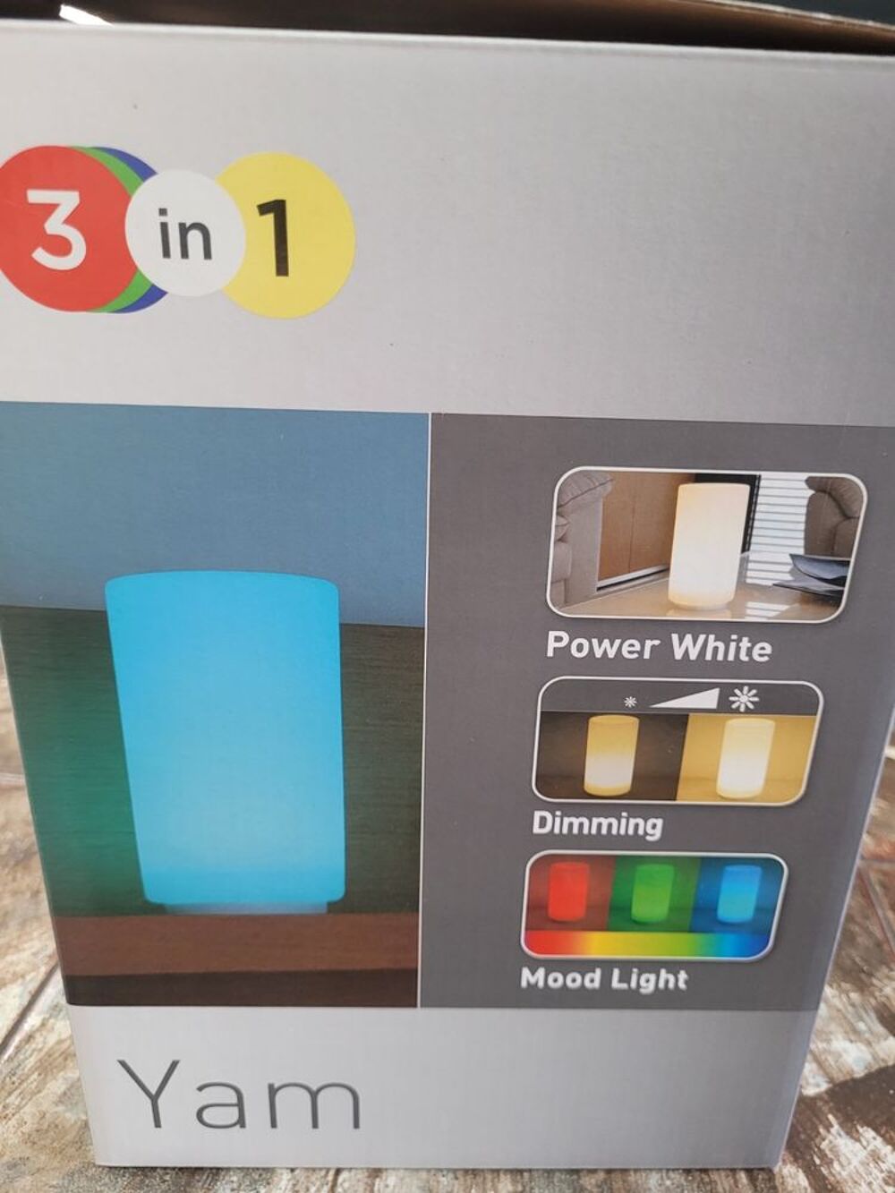 Lampe de table LED RGB &agrave; intensit&eacute; variable + t&eacute;l&eacute;commande, D�coration