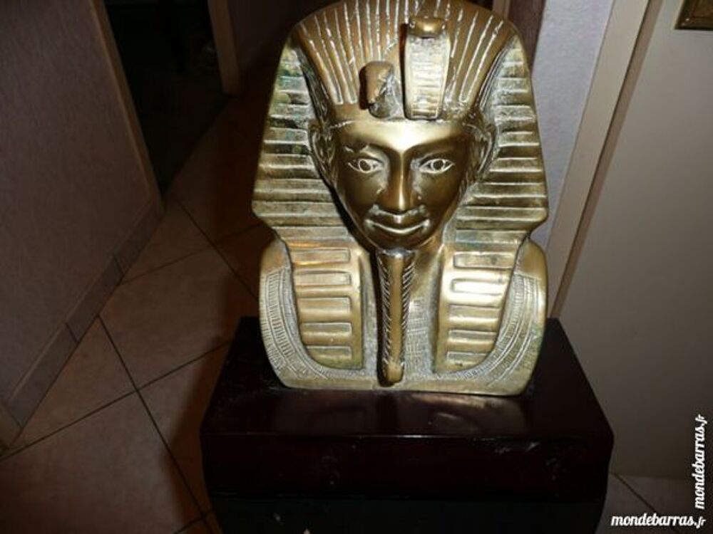 Statue en laiton Toutankhamon sur socle en bois Décoration