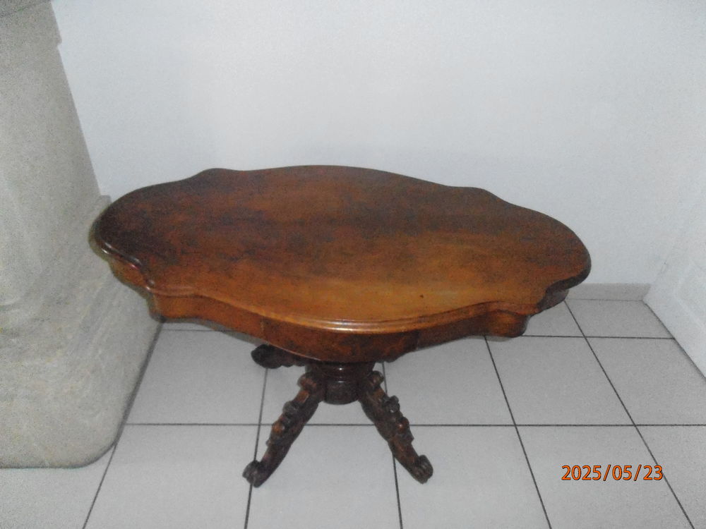 GUERIDON Meubles