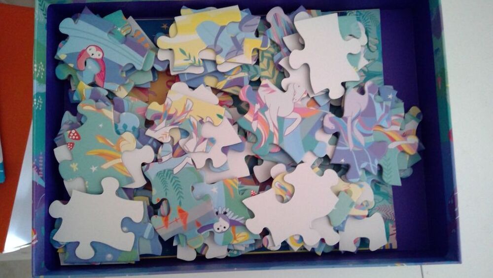 7€ LES LICORNES (livre + puzzle) Jeux / jouets