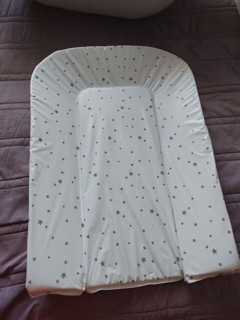 LOT LIT PARAPLUIE MATELAS BAIGNOIRE ETC 18 Breuillet (17)