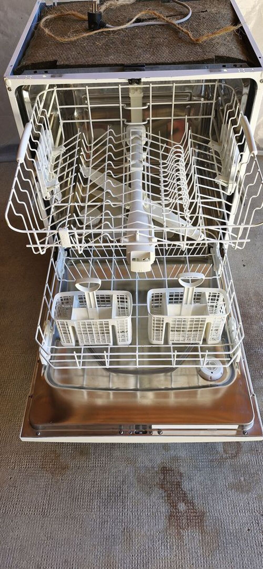 5 meubles bas de cuisine en bois avec lave vaisselle
Meubles
