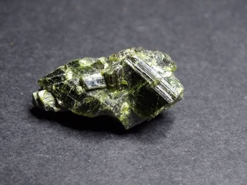 Epidote Mahazoma Madagascar 16gr 36 x 20 x 17 mm 