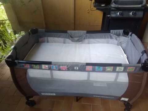 Lit parapluie tr�s complet 80 Cahors (46)