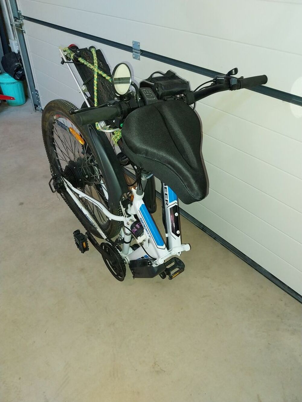 V&eacute;lo &eacute;lectrique SPORT blanc Ancheer avec accessoires Vélos