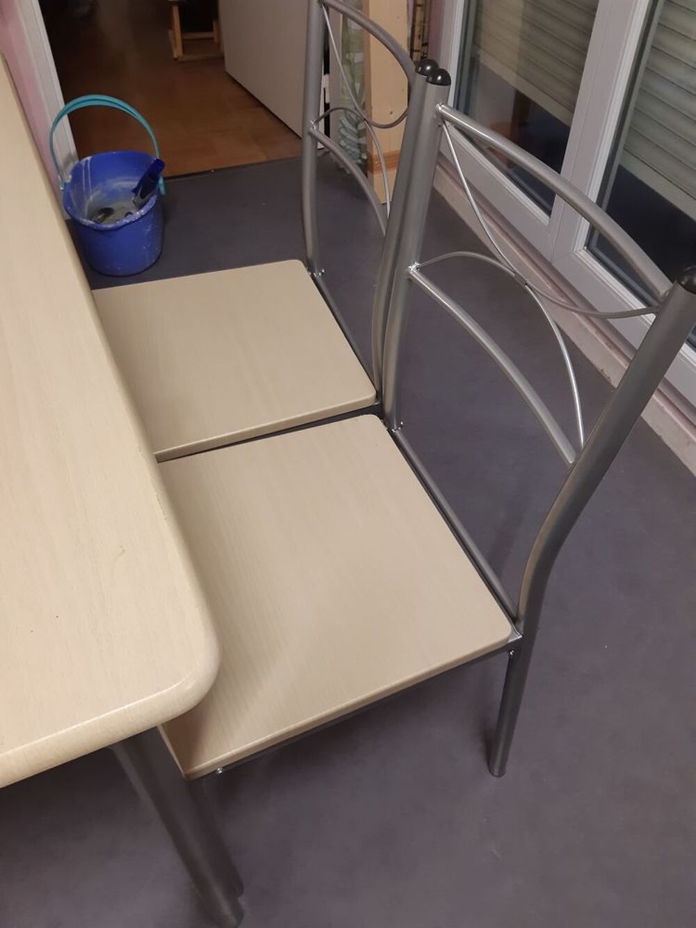 Super table et chaises !! Meubles