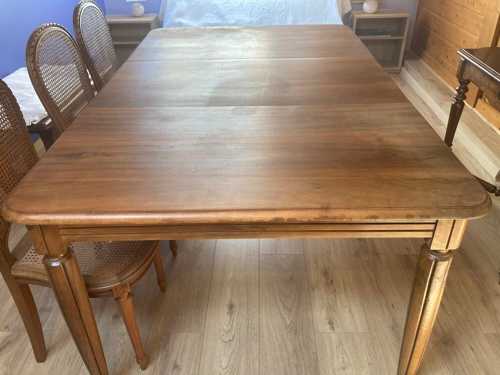 Table de salle &agrave; manger noyer massif style louis XVI Meubles