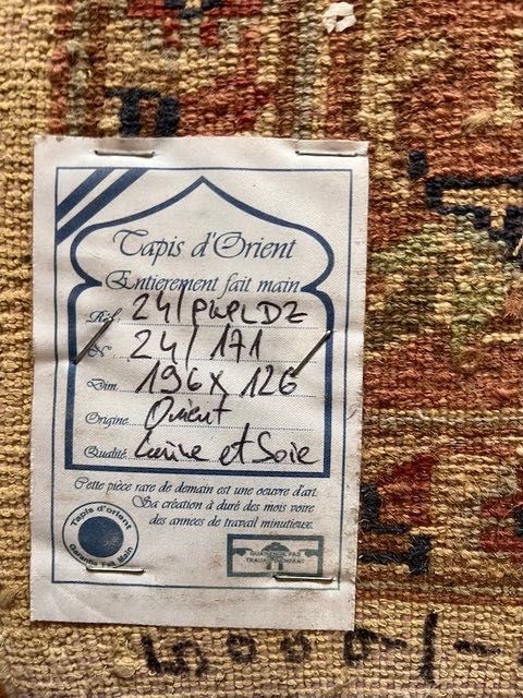 Tapis d'Orient entièrement fait main laine et soie 196*126 300 Angers (49)
