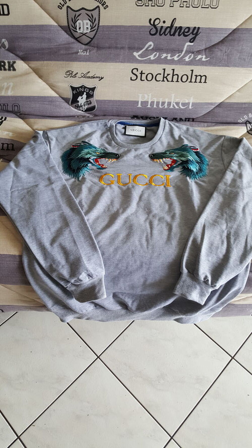 Sweat shirt gucci imprim&eacute; t&ecirc;te de loup taille xxl neuf authe Vêtements