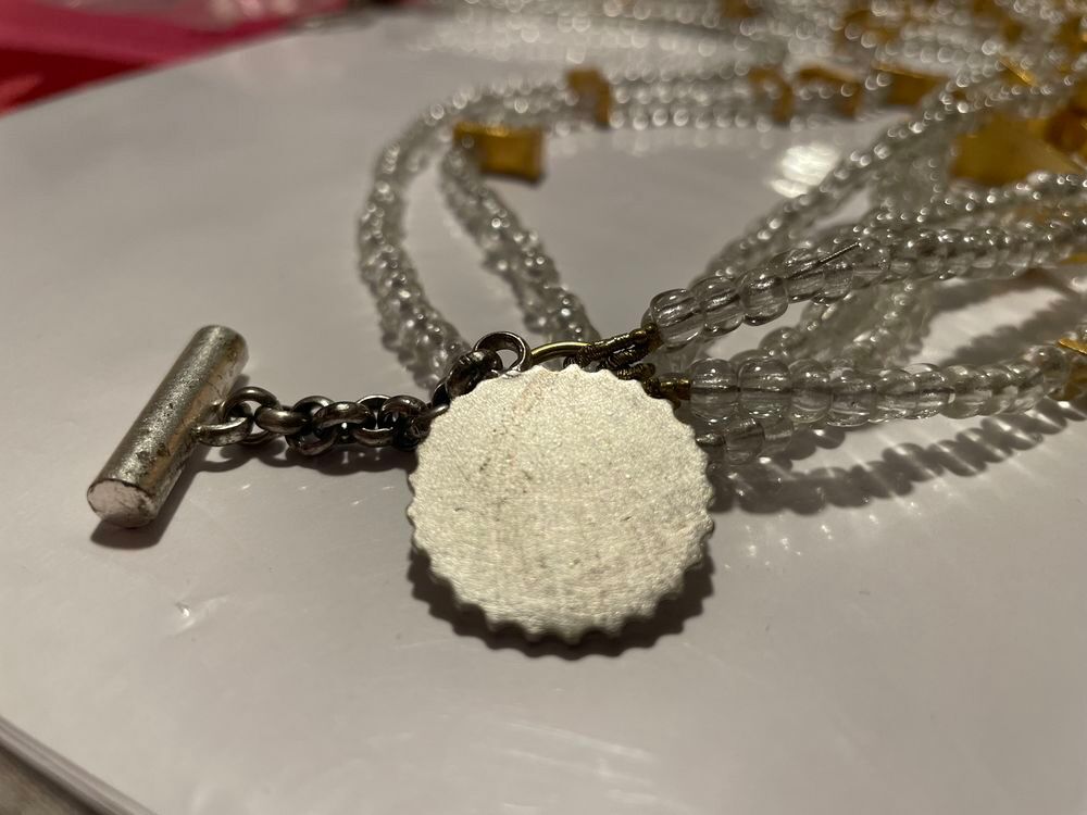 Collier d&eacute;fil&eacute; 8 rangs enfilage perles motifs dor&eacute;s ANTIGONA Bijoux et montres
