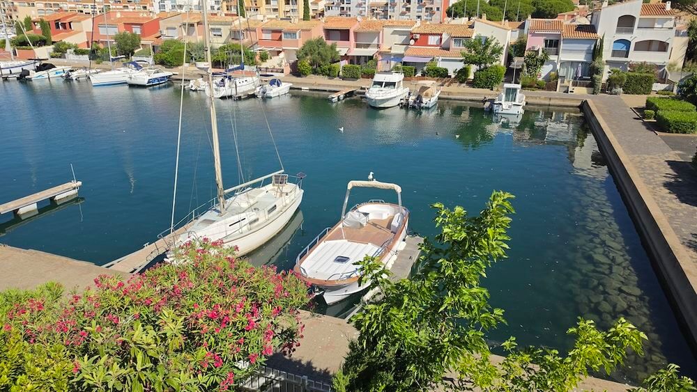 Vente Appartement LE CAP D'AGDE: ÎLE DES MARINAS: Situé dans une résidence sécurisée avec sa plage privée, Appartement situé au 2 ème et dernier étage. Le cap d agde