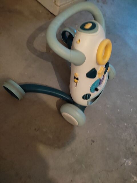 Trotteur avec activit�s 18 Cormontreuil (51)