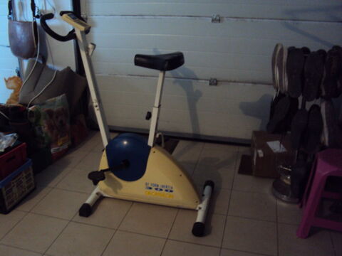 vélo d'appartement Decathlon, selle et guidon réglables Vouillé (79)