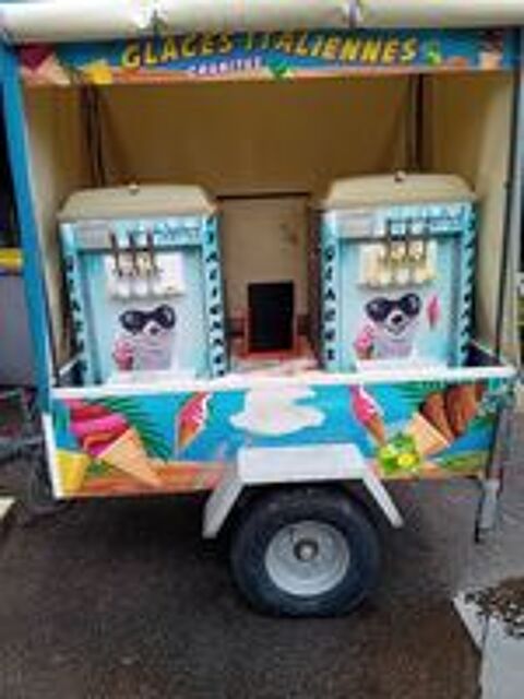   Remorque contant 2 machines a glaces italiennes 