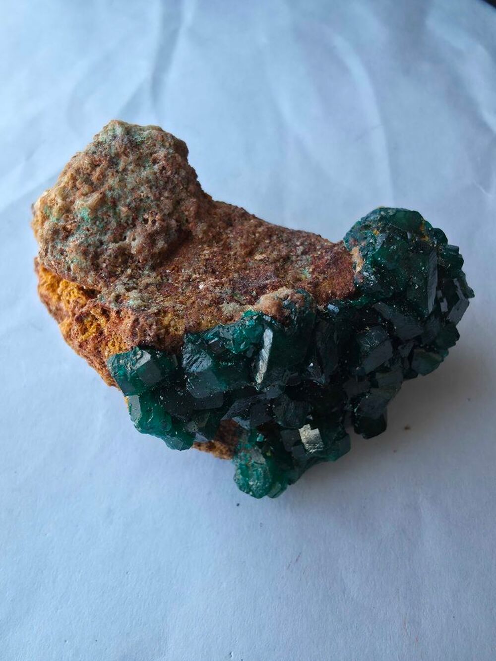 Min&eacute;ral Rare de Collection : Dioptase sur Matrice-Congo(RDC)-56g 