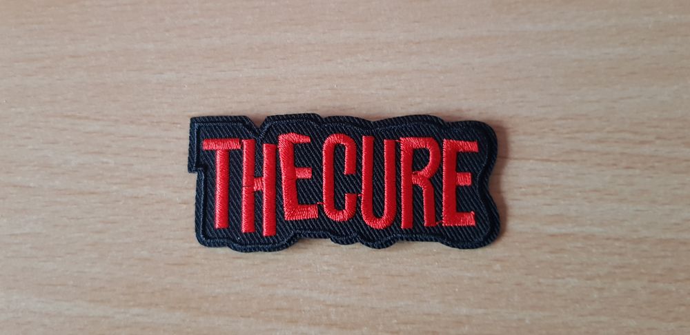 Ecusson brod&eacute; the cure 7,5x3 cm thermocollant 