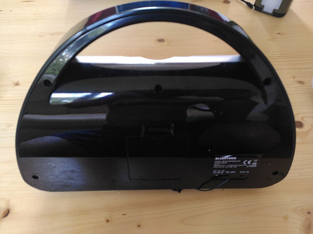 Radio r&eacute;veil Bluestork Grand Bikini Black dock iPod iPhone Audio et hifi