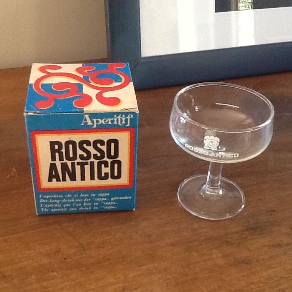 10 verres marqu&eacute;s Rosso Antico Electroménager