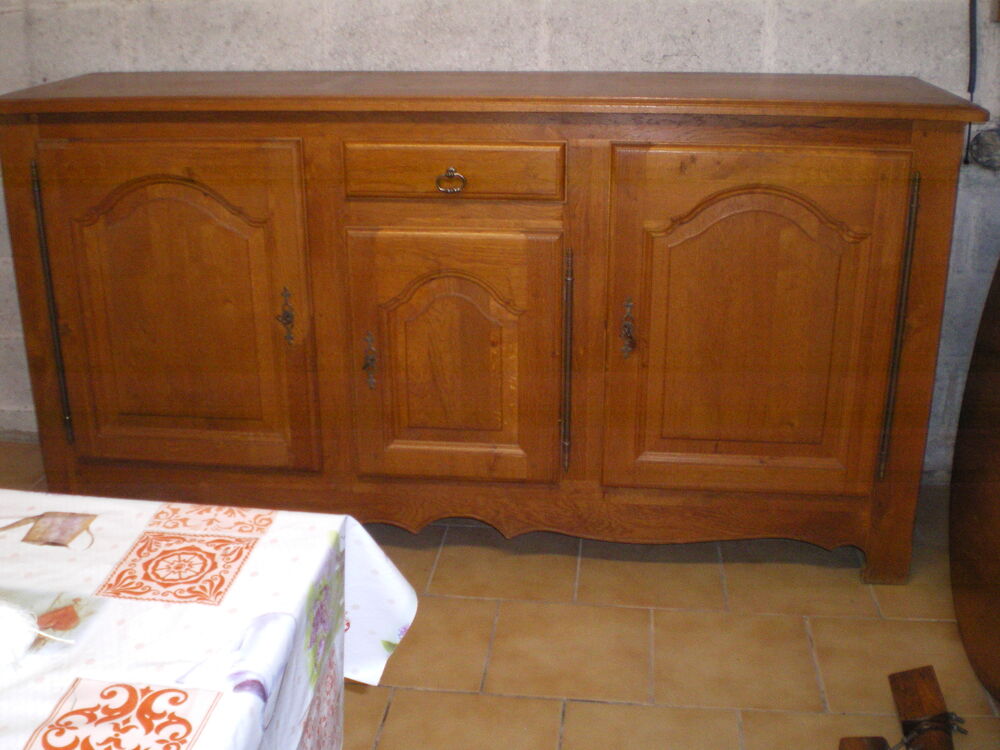 buffet en ch&ecirc;ne et table ronde Meubles