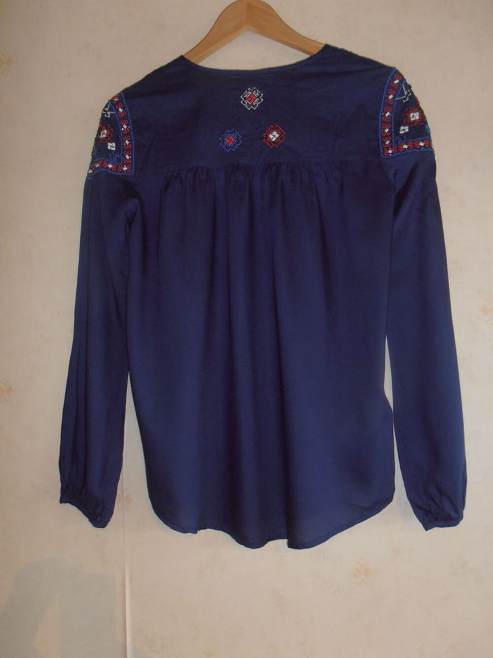 Tunique bleue perl&eacute;e Vêtements