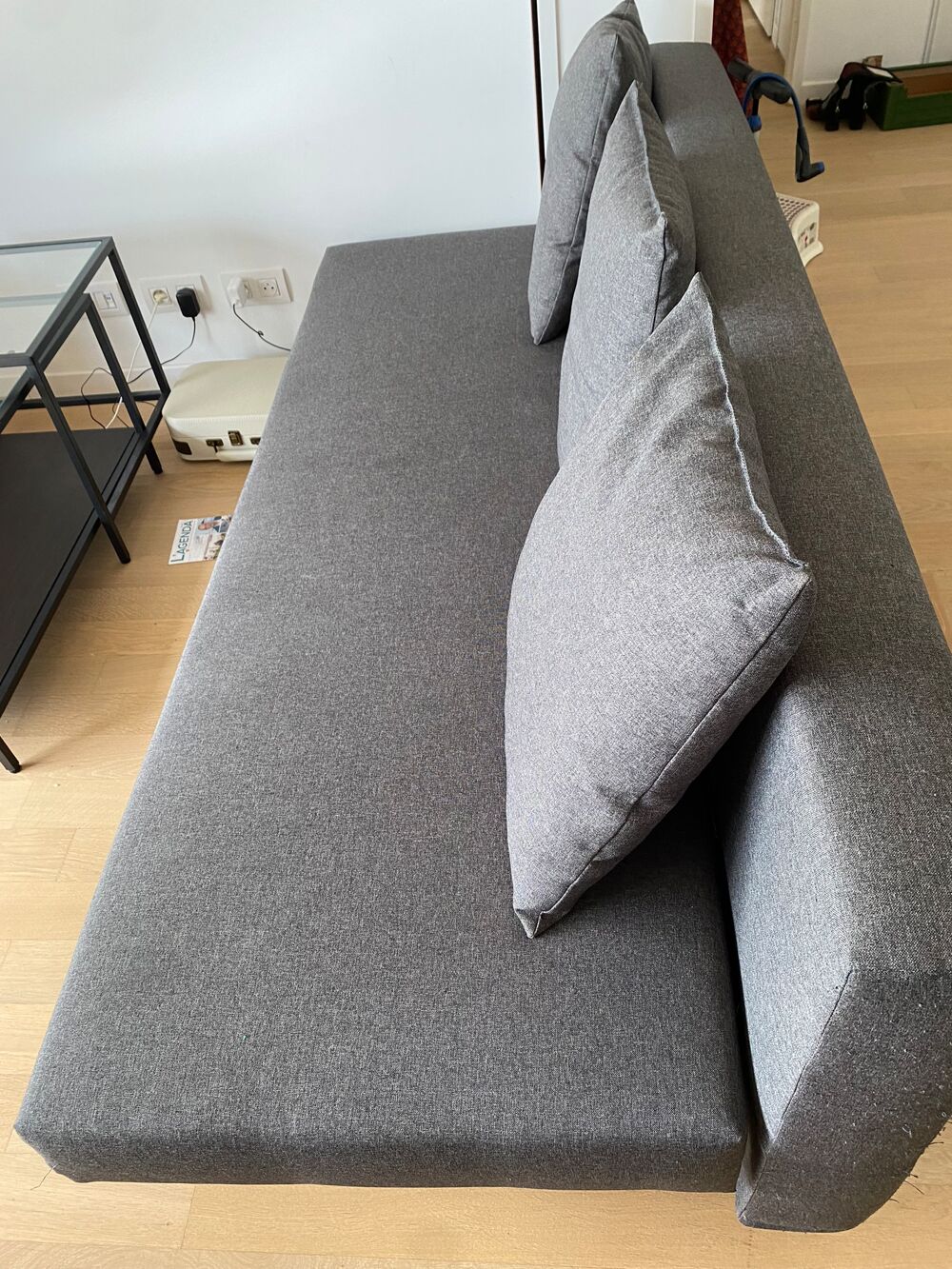 CANAPE CONVERTIBLE ET TABLE BASSE Meubles