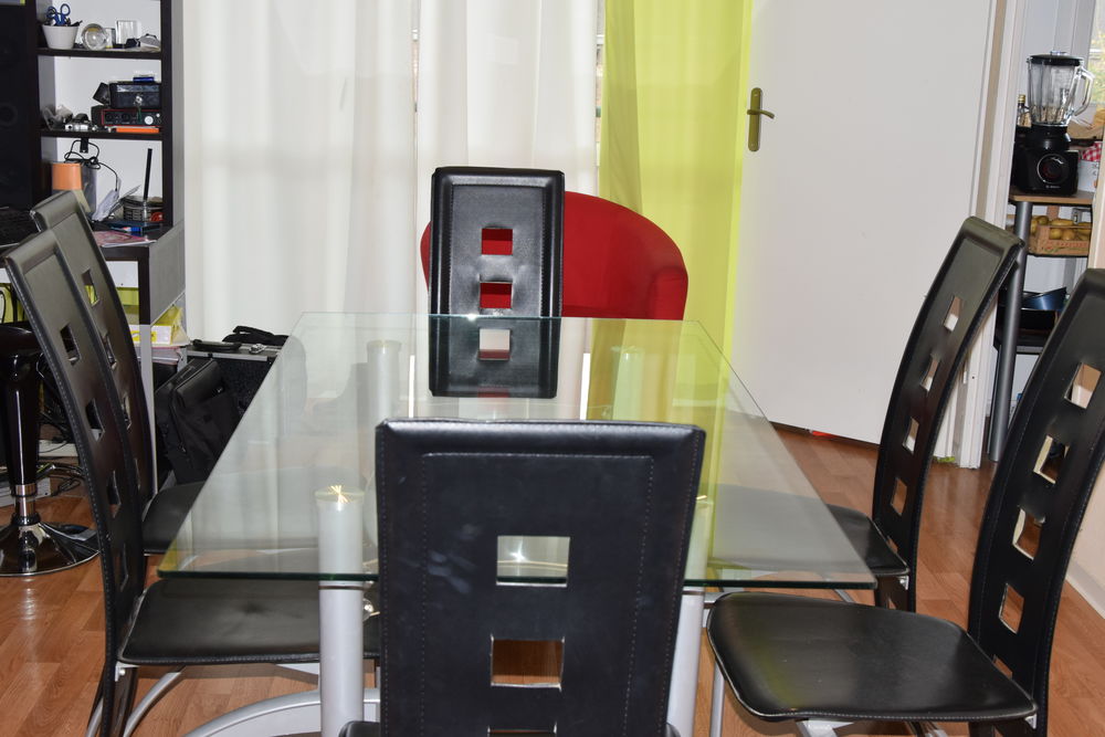 table en verre et chaises Meubles