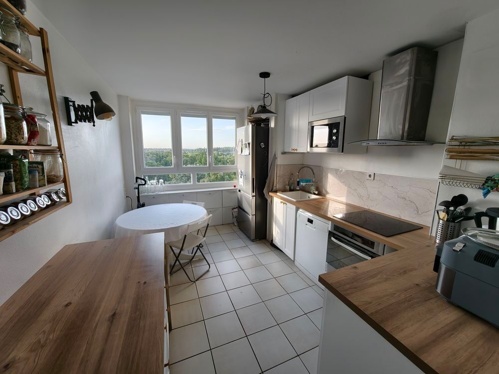 Appartement 4 pièces 90 m² · à Bron · 90 m² · 240 000 €