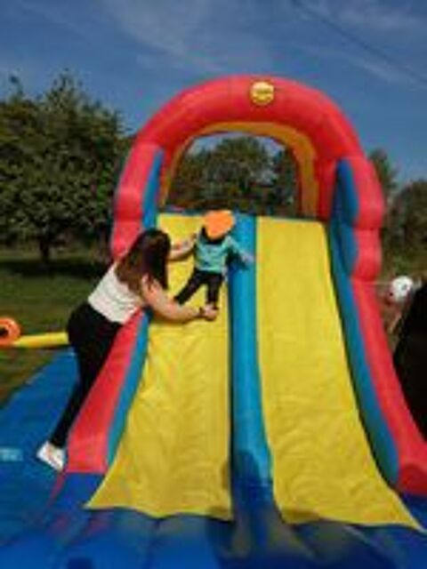   Château gonflable pour l'anniversaire des enfants 