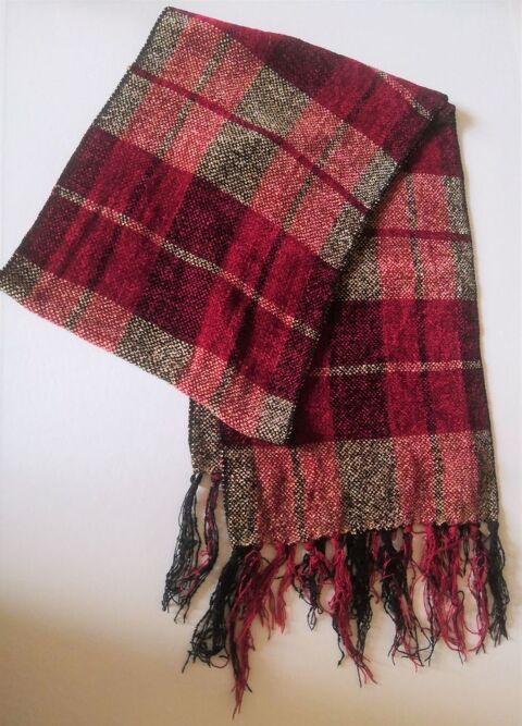 Echarpe � carreaux et franges 2 La Seyne-sur-Mer (83)