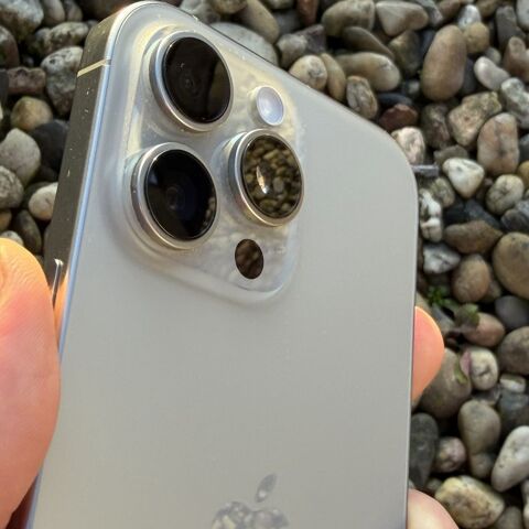iPhone 16 pro max Nature titan  1050 Lyon (69)