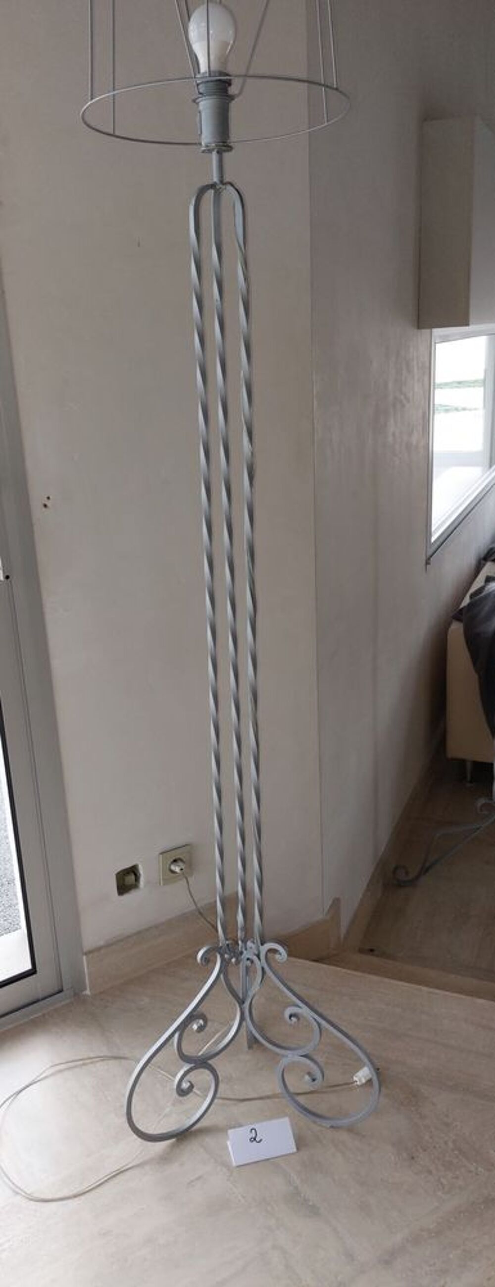 3 lampadaires en fer forg&eacute; D�coration