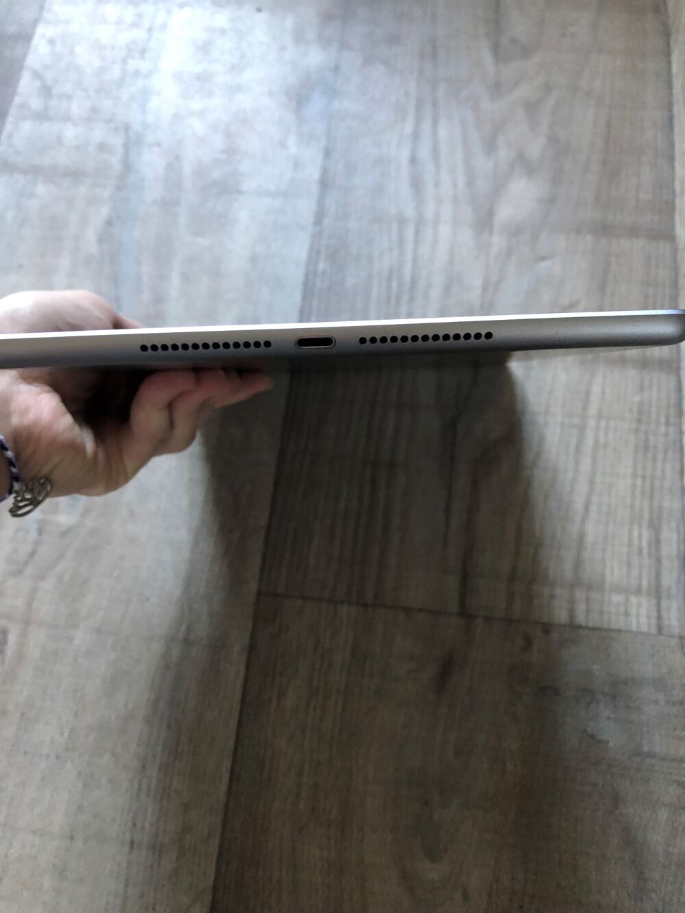 Tablette iPad 9.7 6e g&eacute;n&eacute;ration (2018). WIFI T�l�phones et tablettes