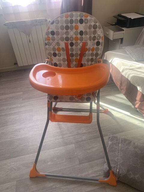 chaise haute bébé 15 Décines-Charpieu (69)