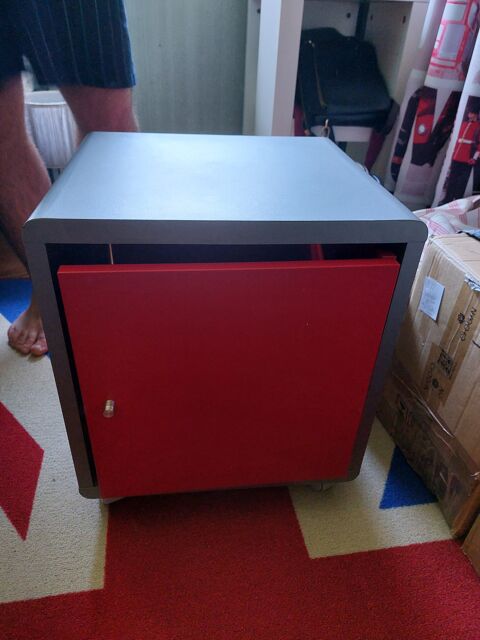 Table de chevet sur roues 25 Garches (92)