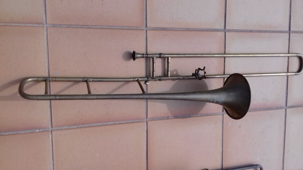 Trombonne &agrave; coulisse ancien 