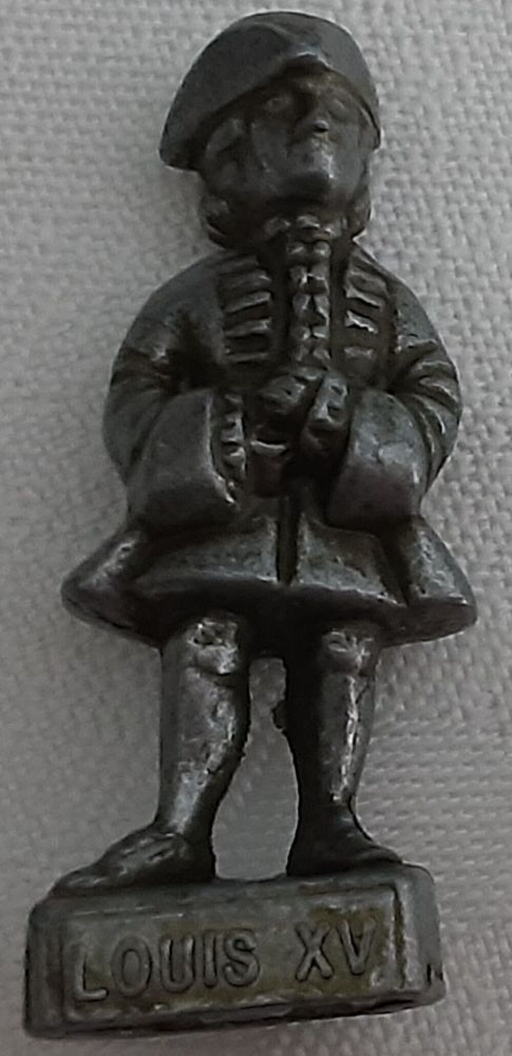 6 figurines "rois de FRANCE" m&eacute;tal ind&eacute;termin&eacute; 
