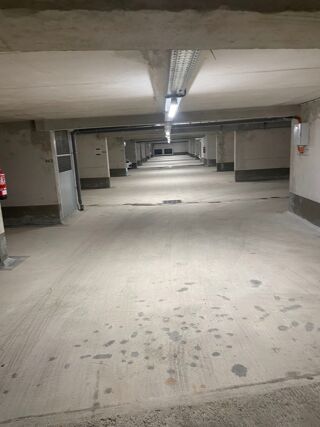  Parking / Garage à louer 12 m²