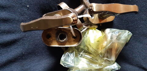 POIGNEES DE FENETRE 5 Chivres-Val (02)