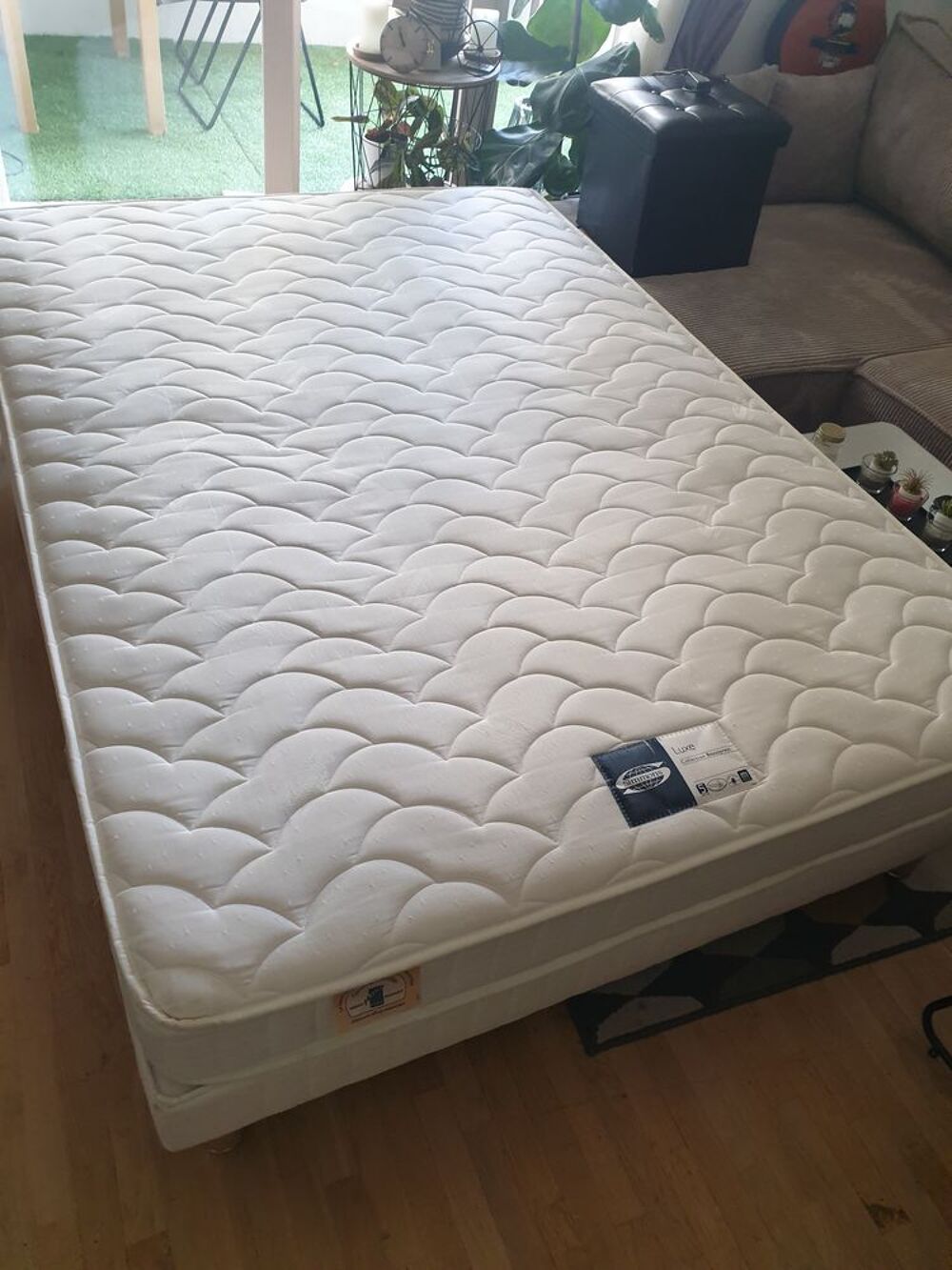 Matelas et sommier simmons 140/190 Meubles