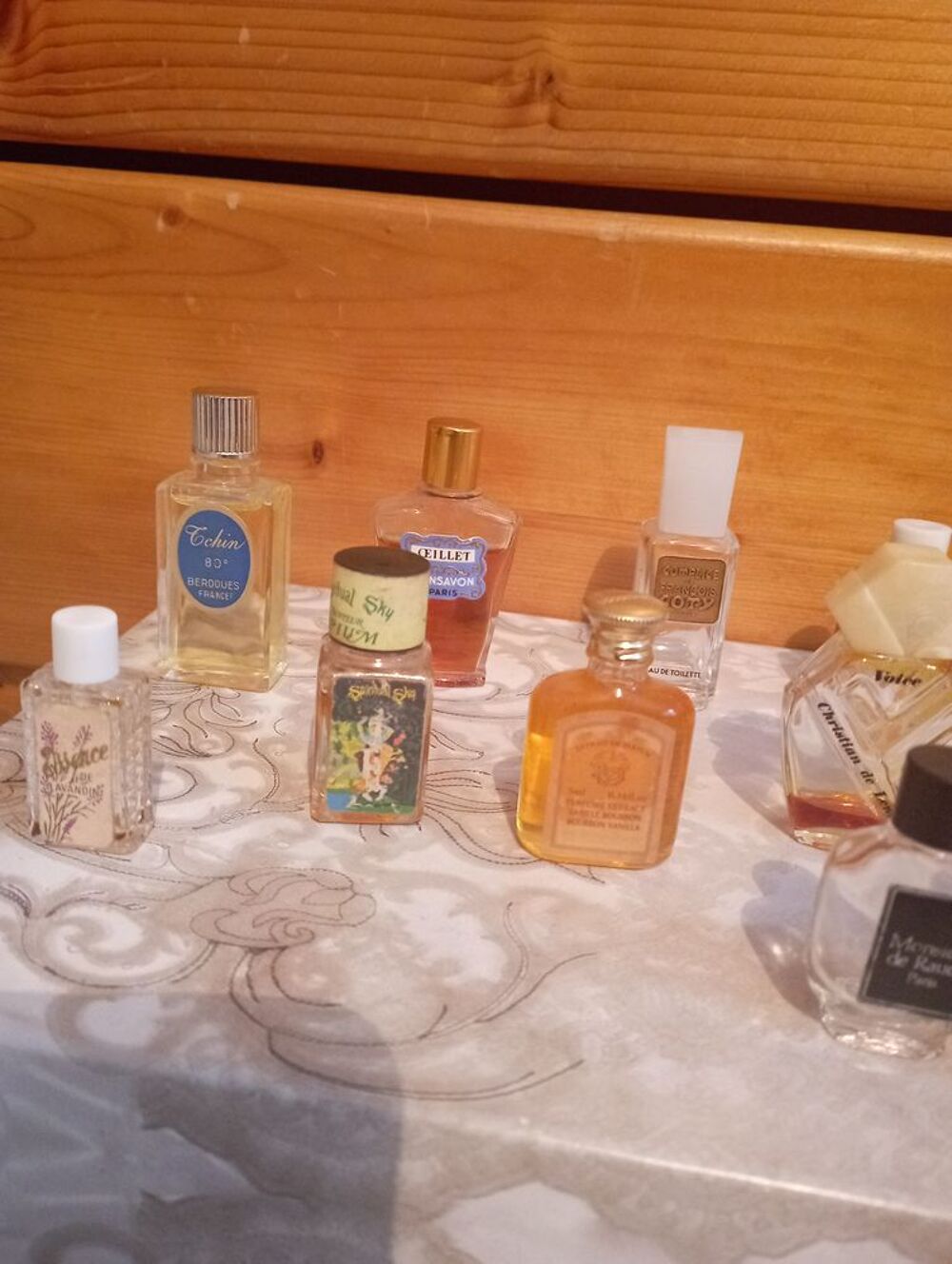 Lot de 32 miniatures de parfum rares 