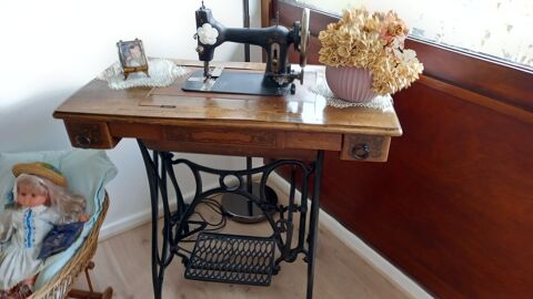 Machine  coudre ancienne  200 Vlizy-Villacoublay (78)