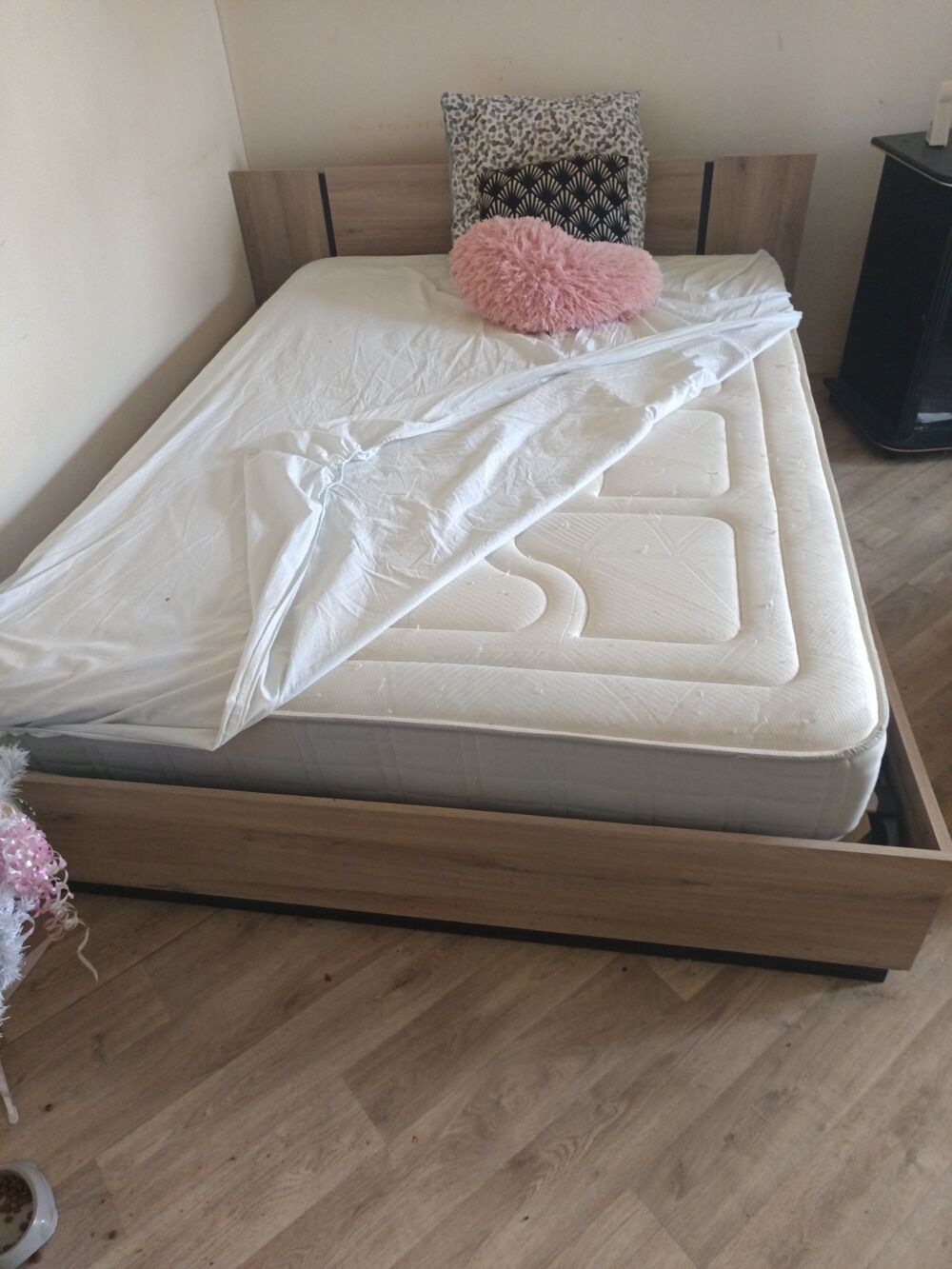 Lit double bois avec matelas Meubles