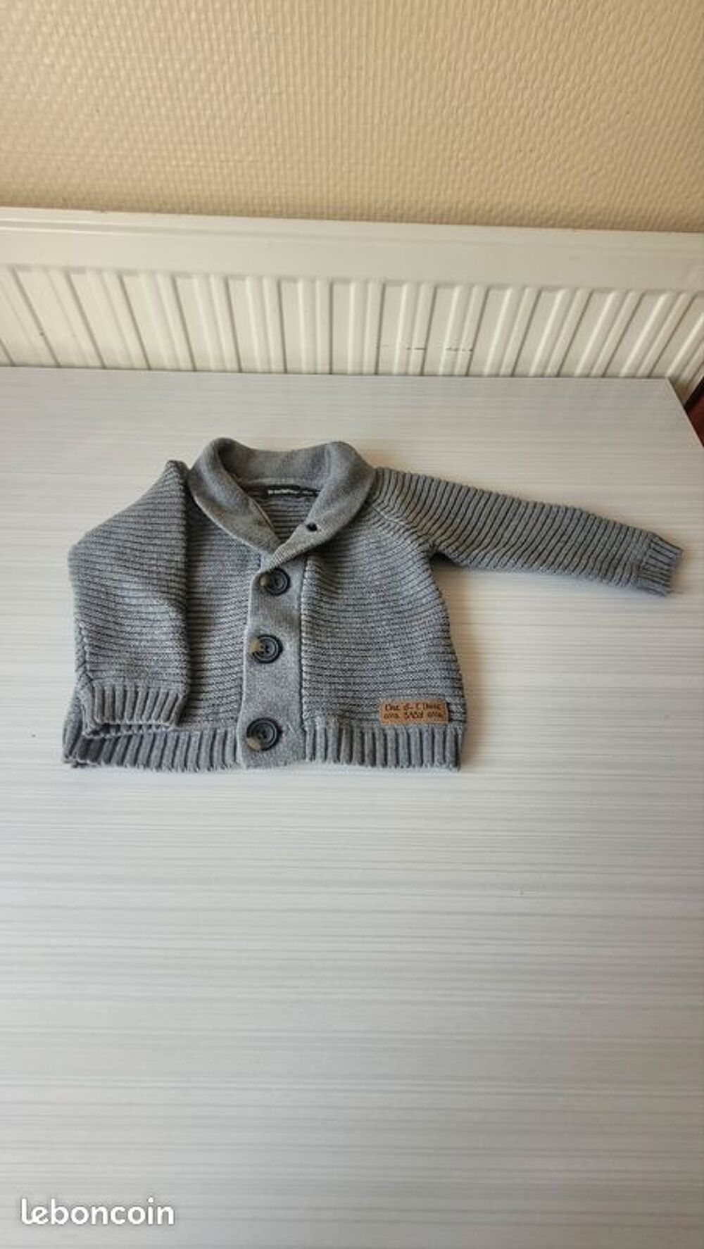 Lot de gilets et vestes ( 6 mois ) Puériculture