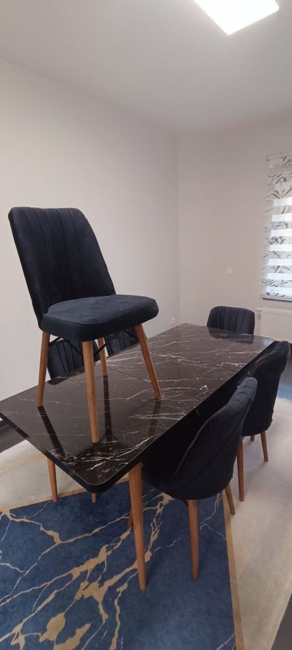 Prix choc &eth;Ÿ'&yen;&eth;Ÿ'&yen; La nouvelle table &agrave; manger extensible avec 6 chaises seulement &agrave; 350 euros !!! Les dimensions de la table sont Meubles