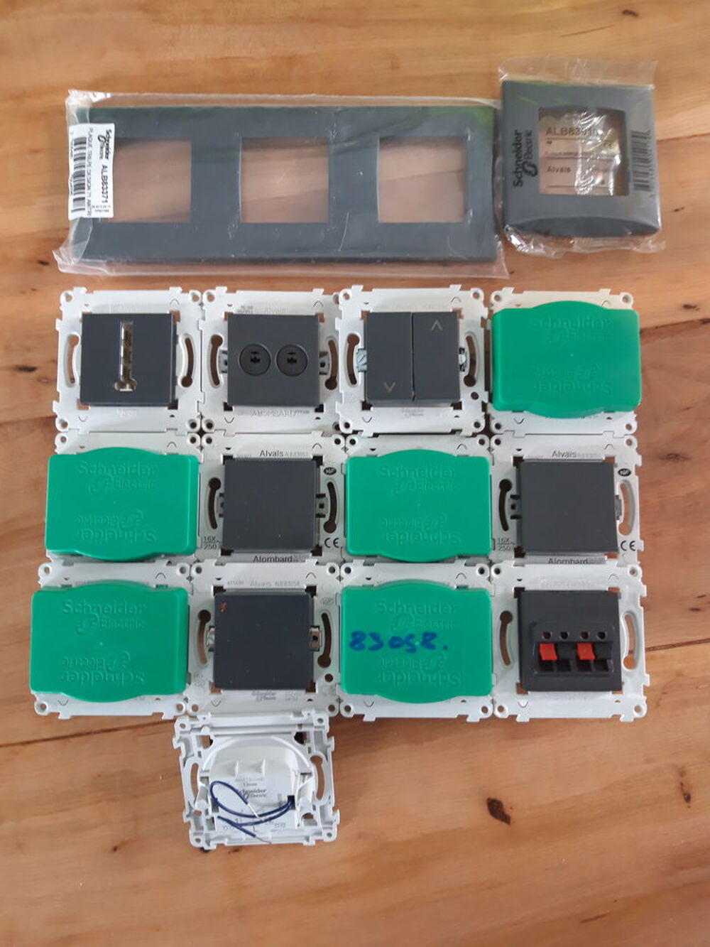 Lot prises inter ALVAIS SCHNEIDER ELECTRIC Bricolage